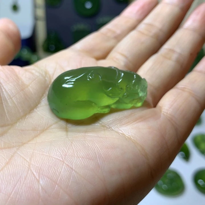 未镶嵌岫玉颈饰吊坠