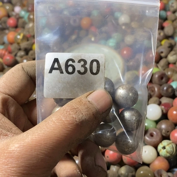 天***福和田玉（糖玉）未镶嵌手链