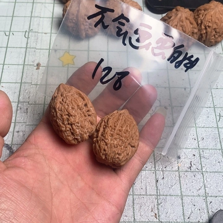 文玩核桃把件不****牛核桃