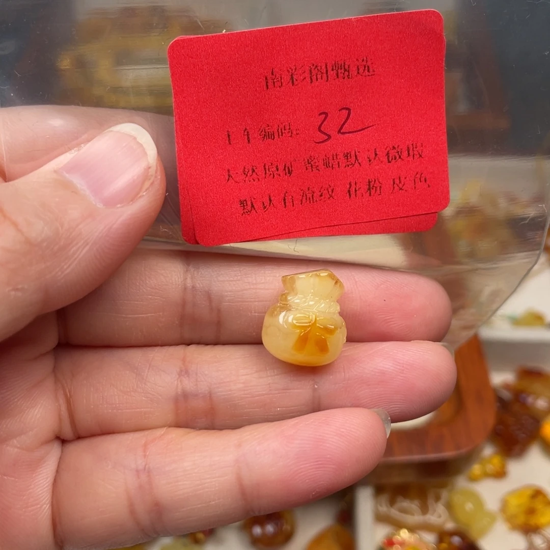 琥珀未镶嵌裸石32,