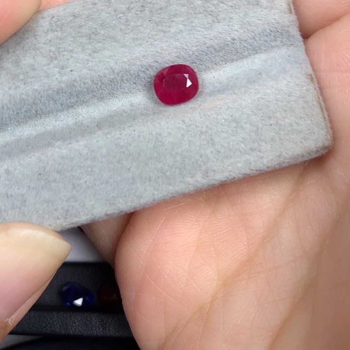 红宝石裸石1.25ct缅甸鸽血红红宝石