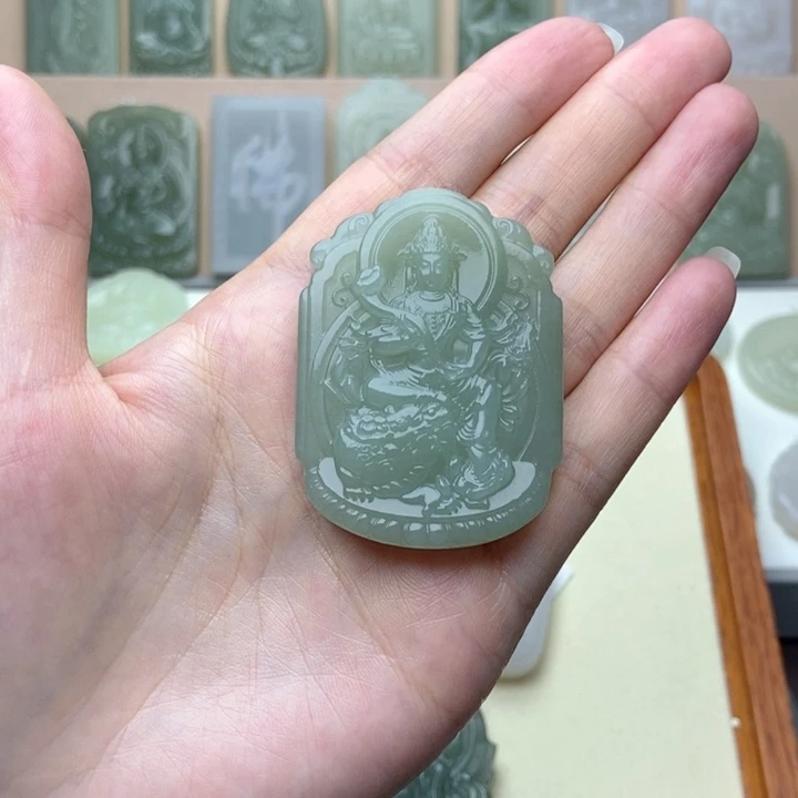 ****࿐和田玉未镶嵌颈饰