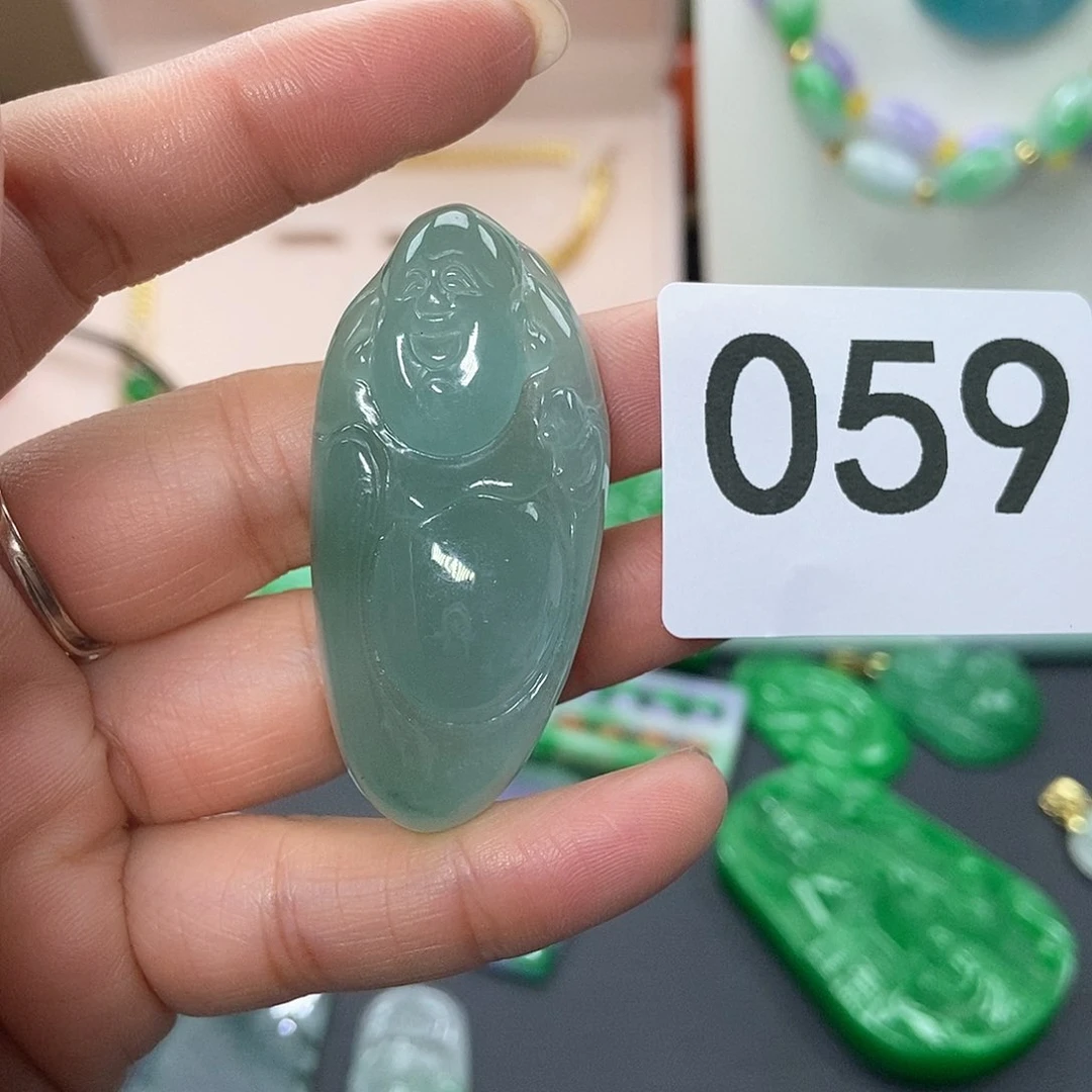 翡翠吊坠(赠链)未镶嵌