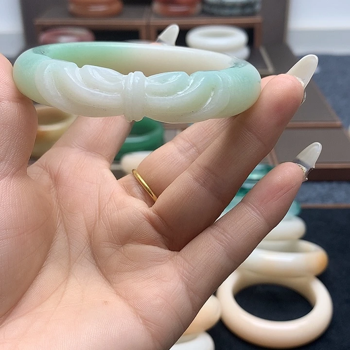 石英质玉未镶嵌手镯