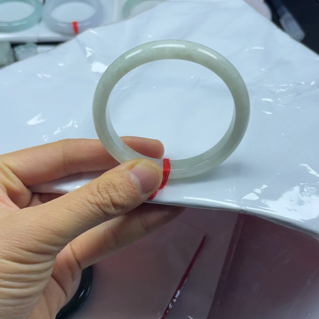 未镶嵌手镯翡翠天然翡翠手镯