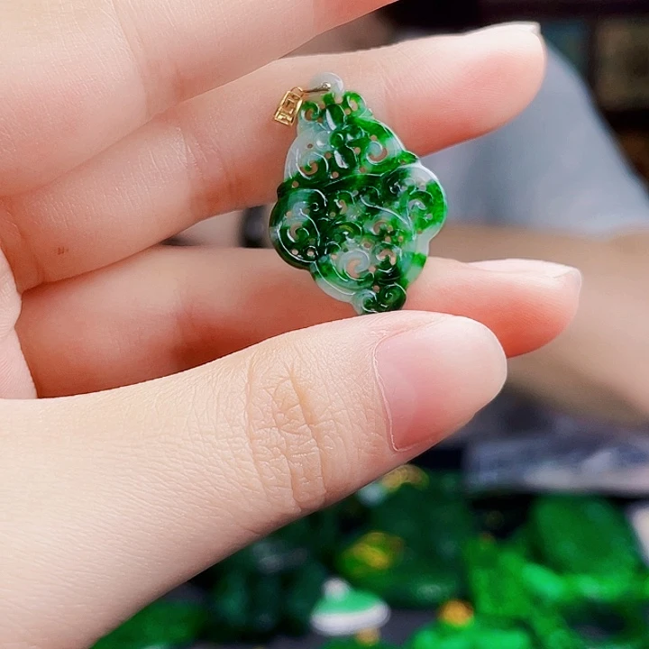 翡翠18K金镶嵌颈饰多样性