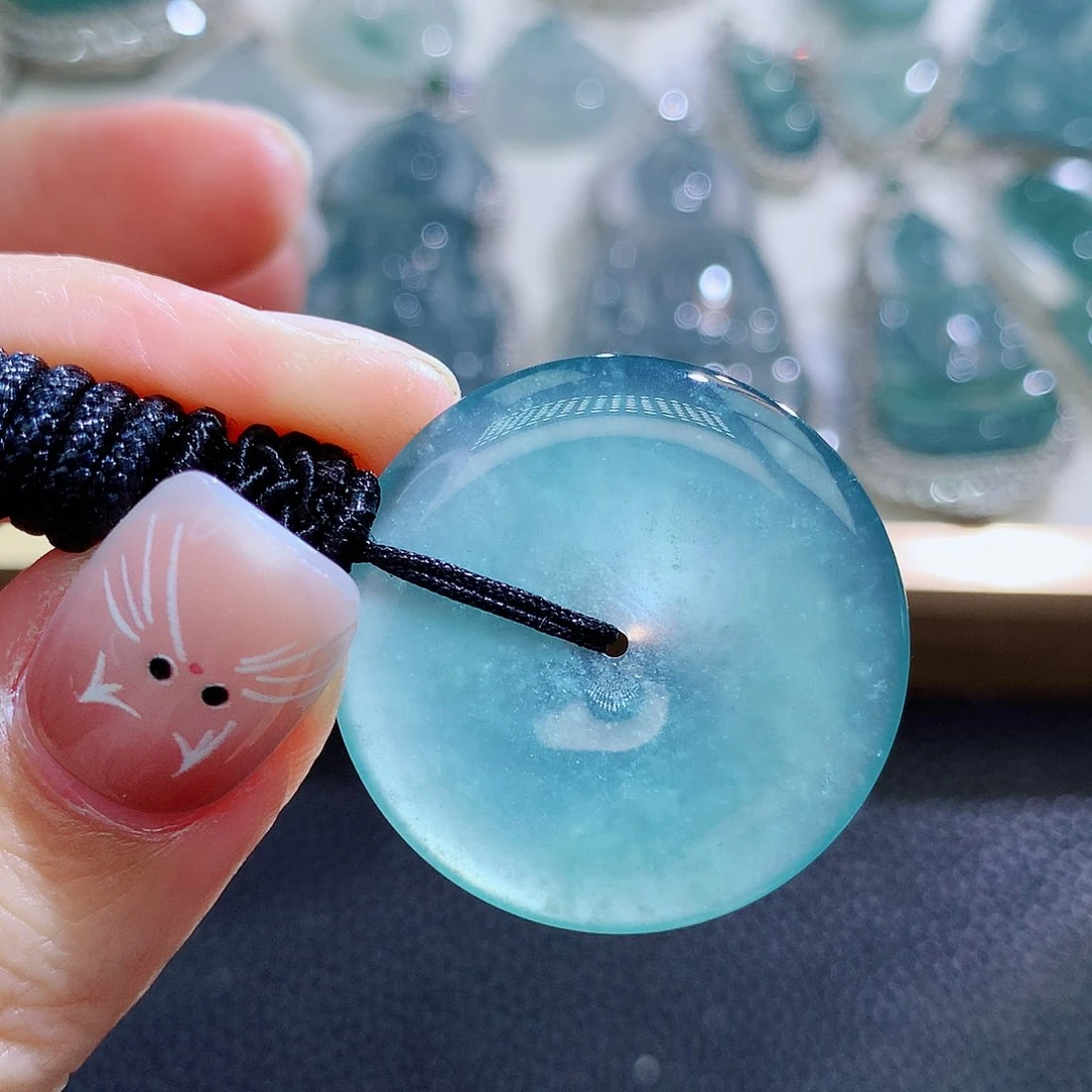 翡翠挂件未镶嵌翡翠