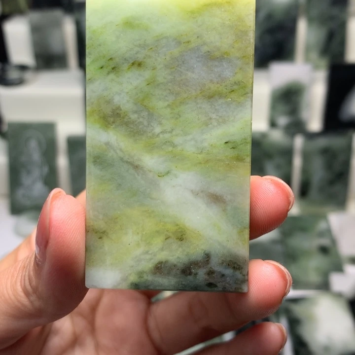 独山玉颈饰未镶嵌