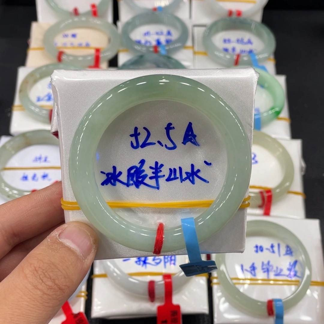 翡翠手镯未镶嵌缅甸翡翠