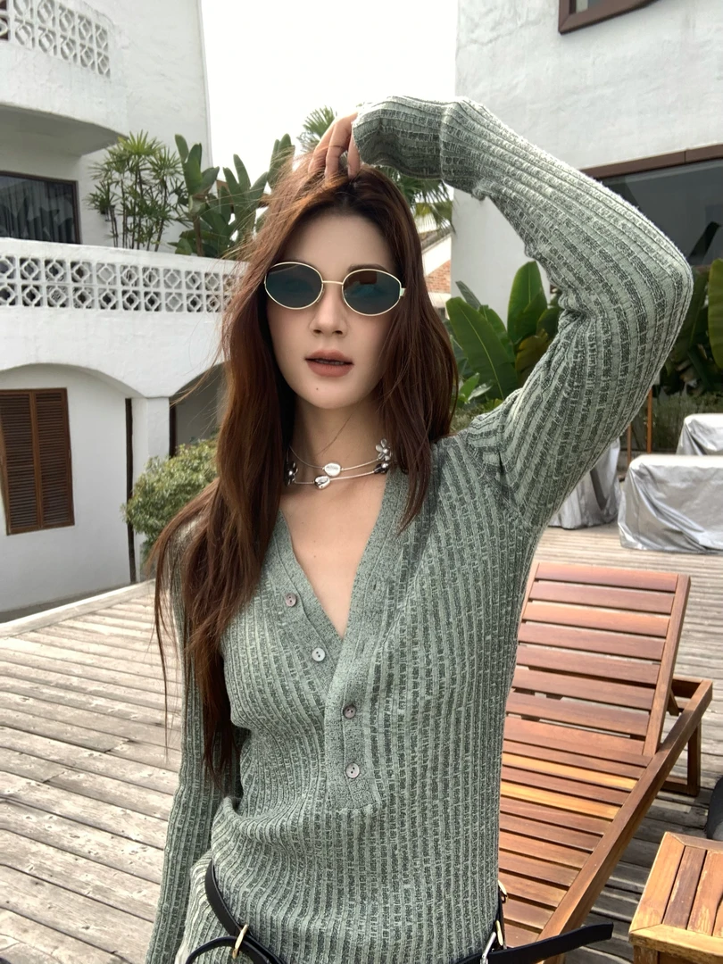MAR 2025春季新款气质双V领坑条长袖修身针织衫女606049
