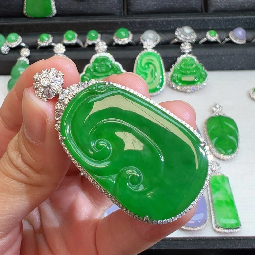 翡翠吊坠(不含链)18K金镶嵌