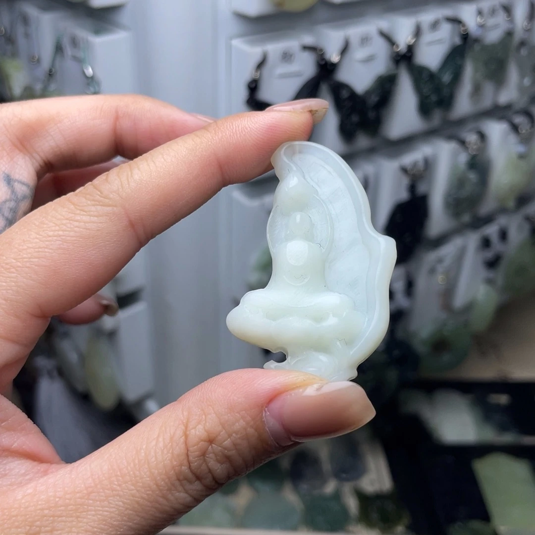 岫玉未镶嵌颈饰?*佛