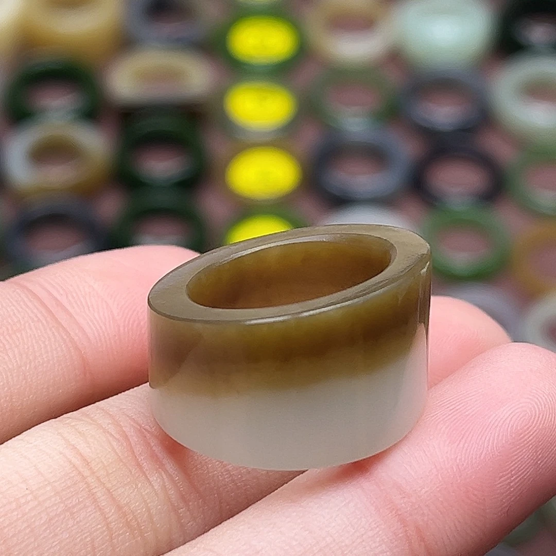 和田玉未镶嵌戒指16.3斜刘海咖啡