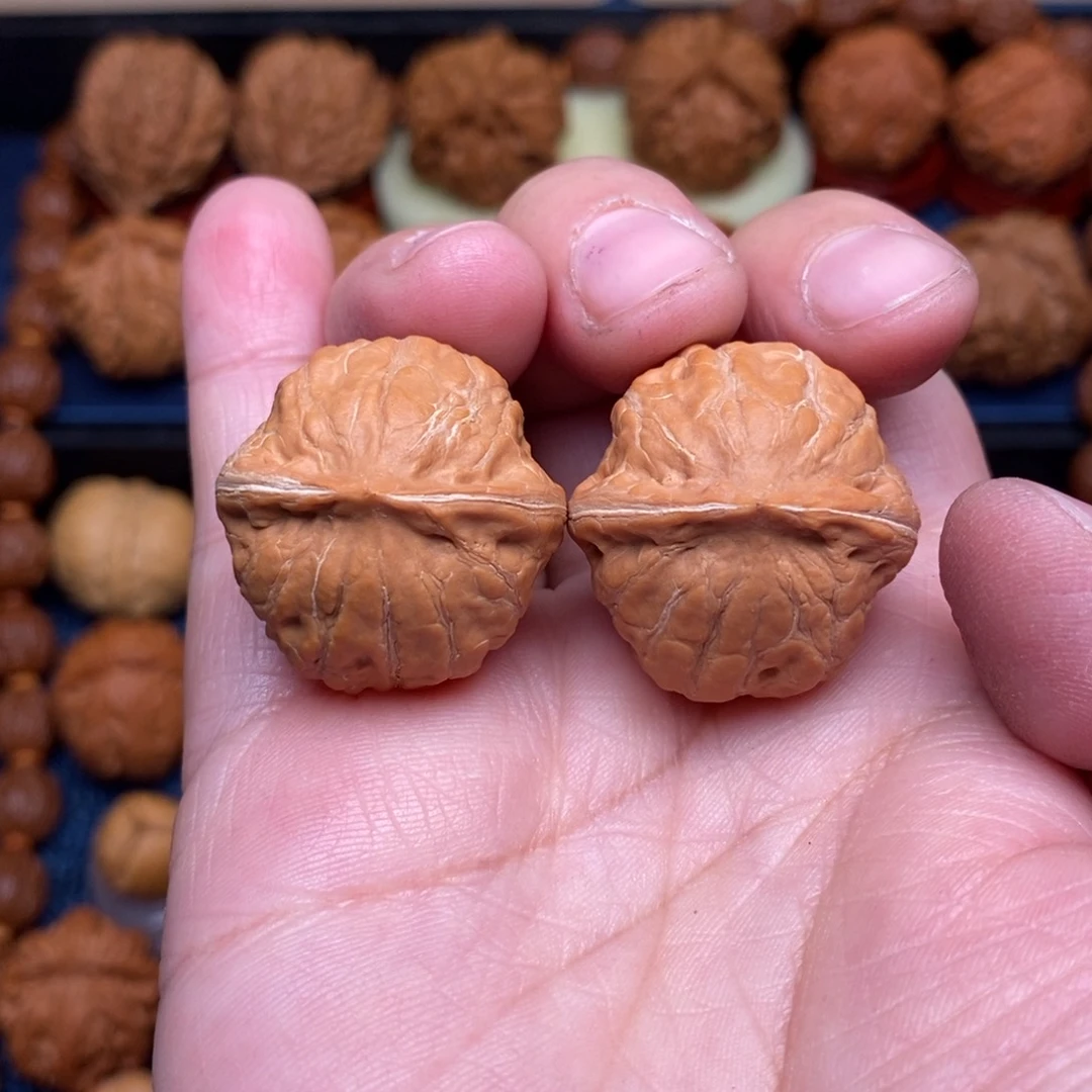 文玩核桃把件手捻瓷娃娃