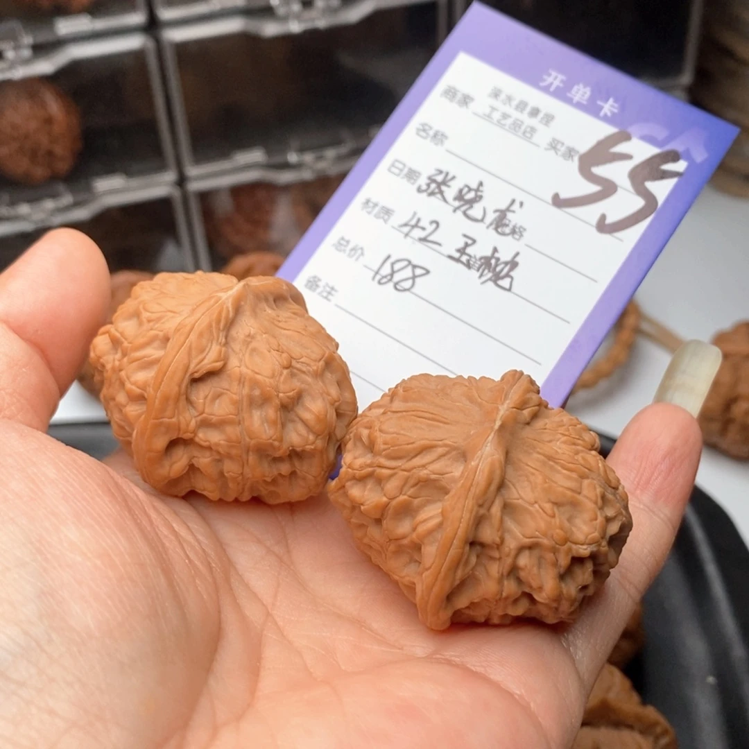 张***龙文玩核桃把件玉枕