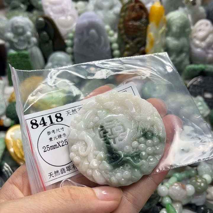 翡翠未镶嵌颈饰8418