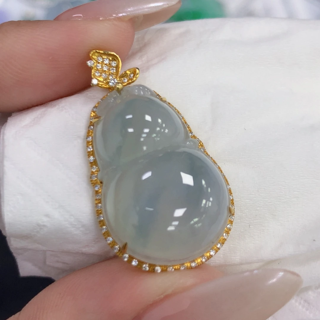 颈饰18K金镶嵌翡翠