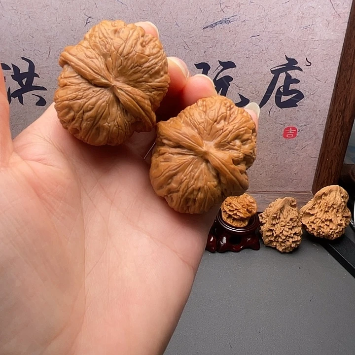 文玩核桃吊坠元宝有修