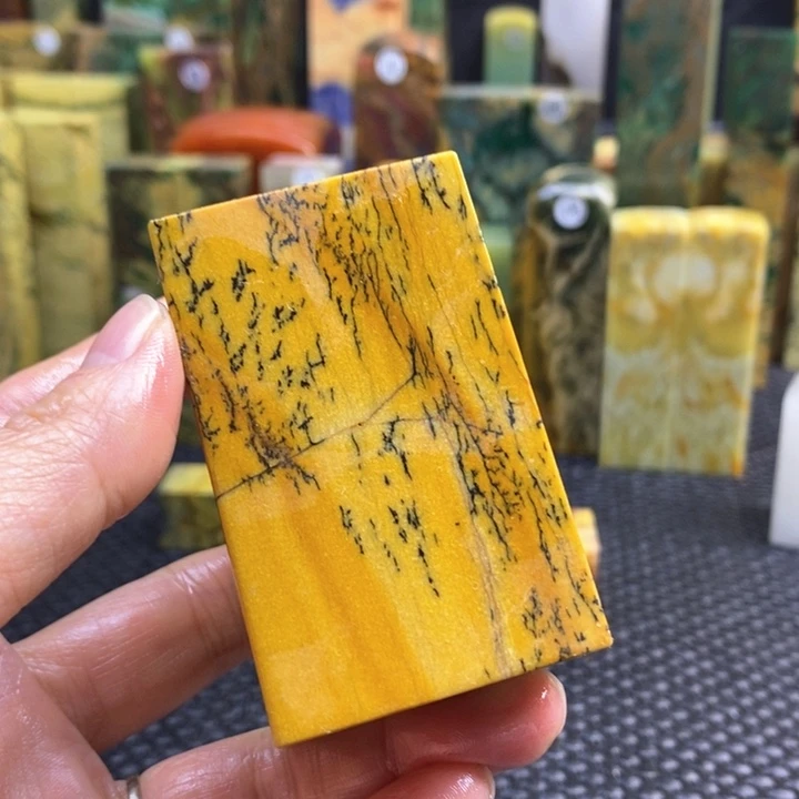 云南石一**钧青田石印章石