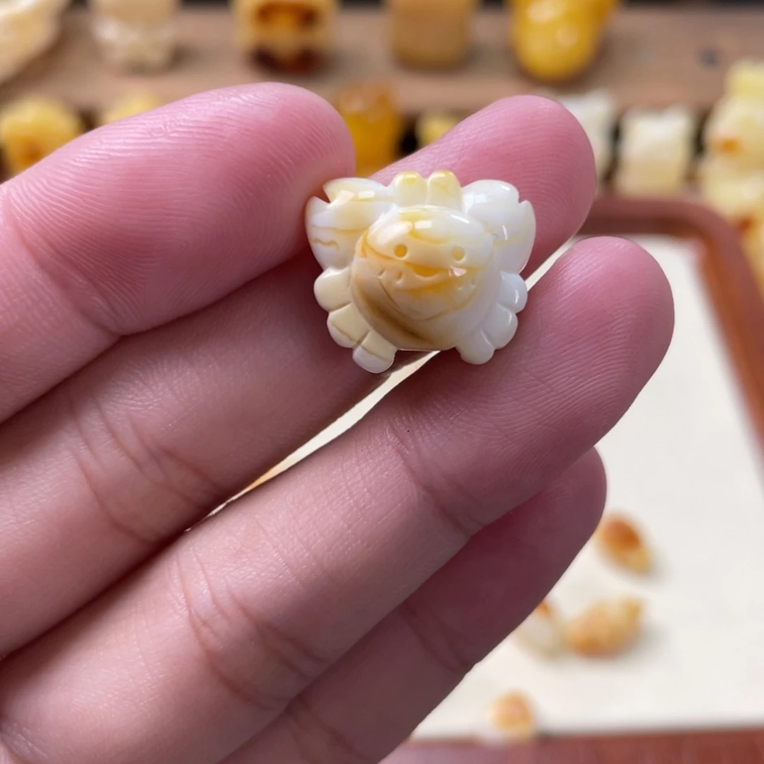 琥珀珠宝奇石未镶嵌