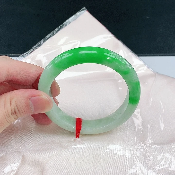 翡翠未镶嵌手镯圈55.5。34052