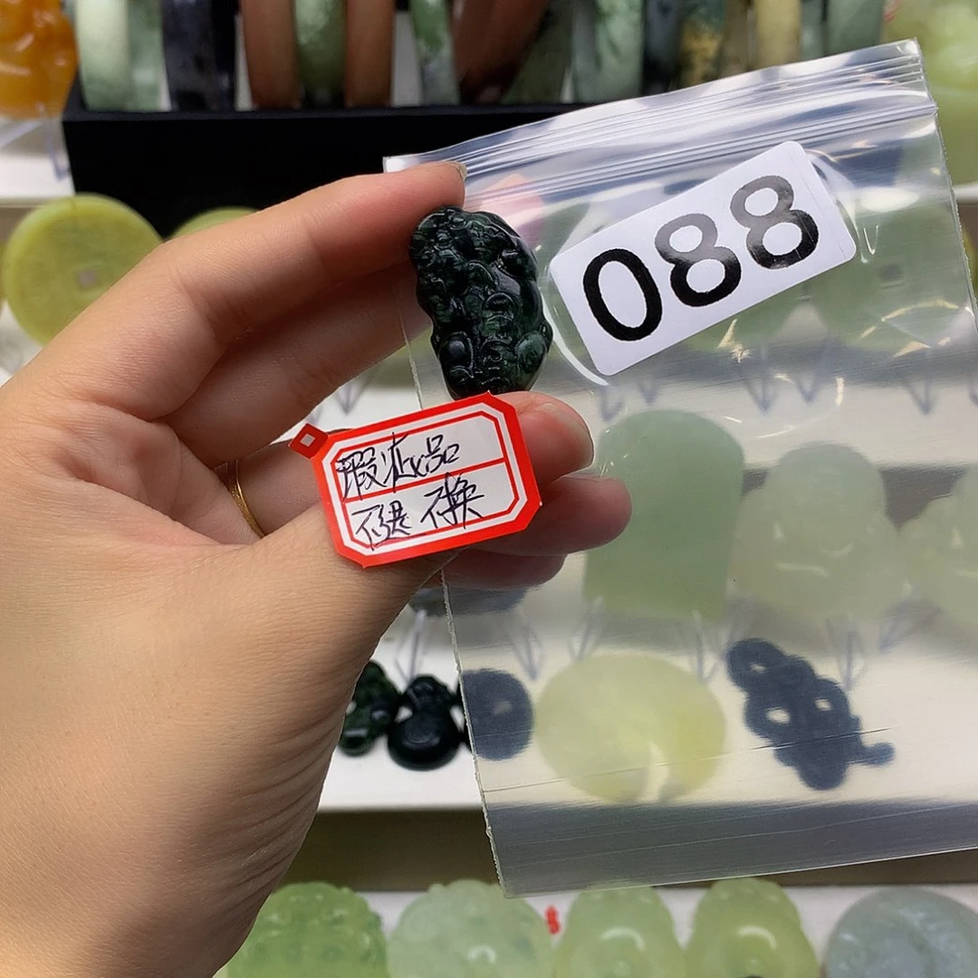 蛇纹石玉颈饰未镶嵌