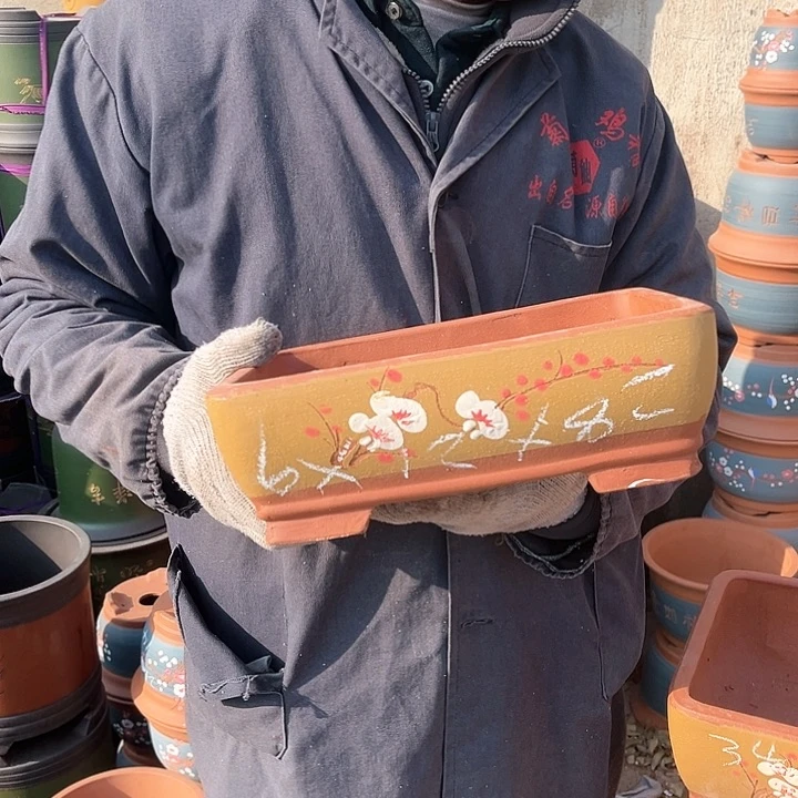 紫砂紫砂花盆是以花盆中