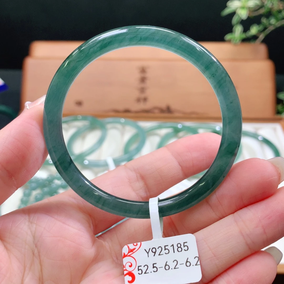 翡翠手镯未镶嵌天然