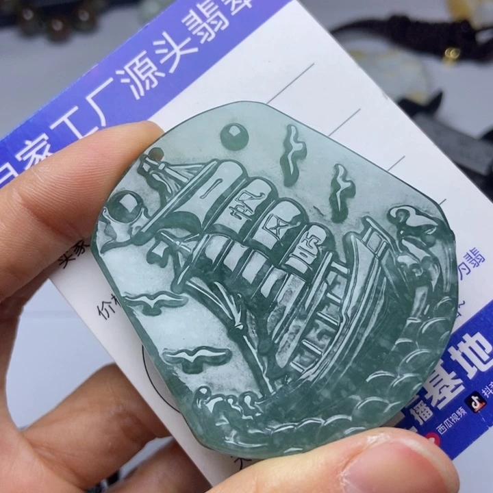 翡翠颈饰未镶嵌翡翠