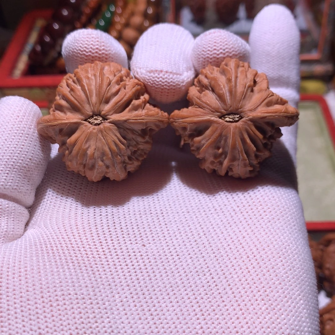 M***二文玩核桃把件40尺磨盘狮子头文玩核桃