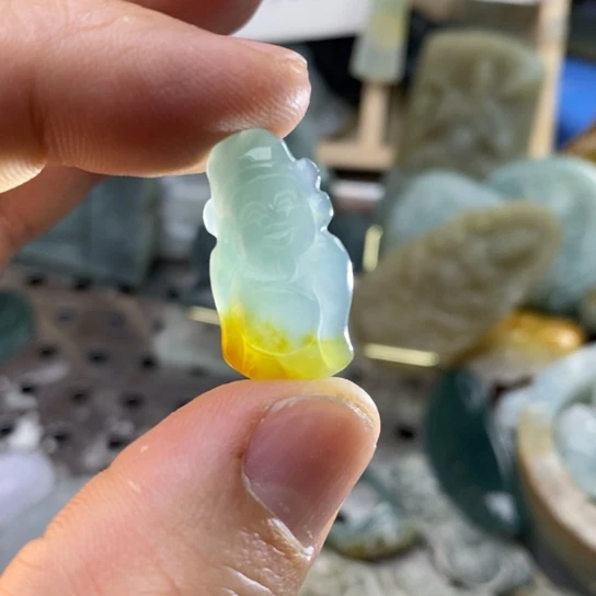 翡翠未镶嵌颈饰翡