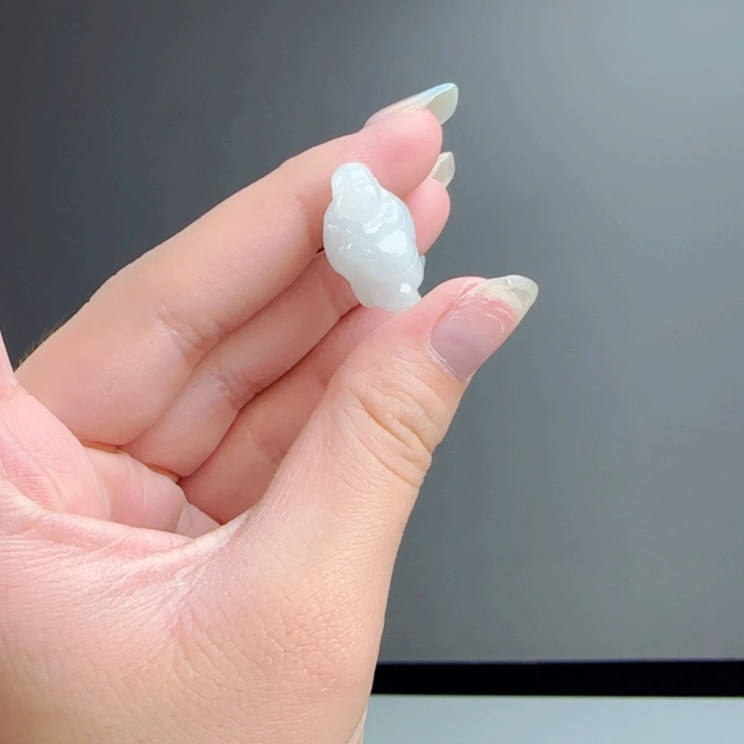 翡翠未镶嵌颈饰佛