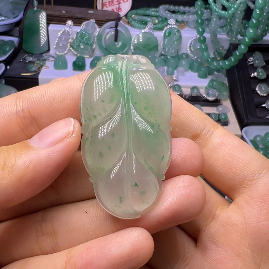 石英质玉（非洲翠）未镶嵌颈饰