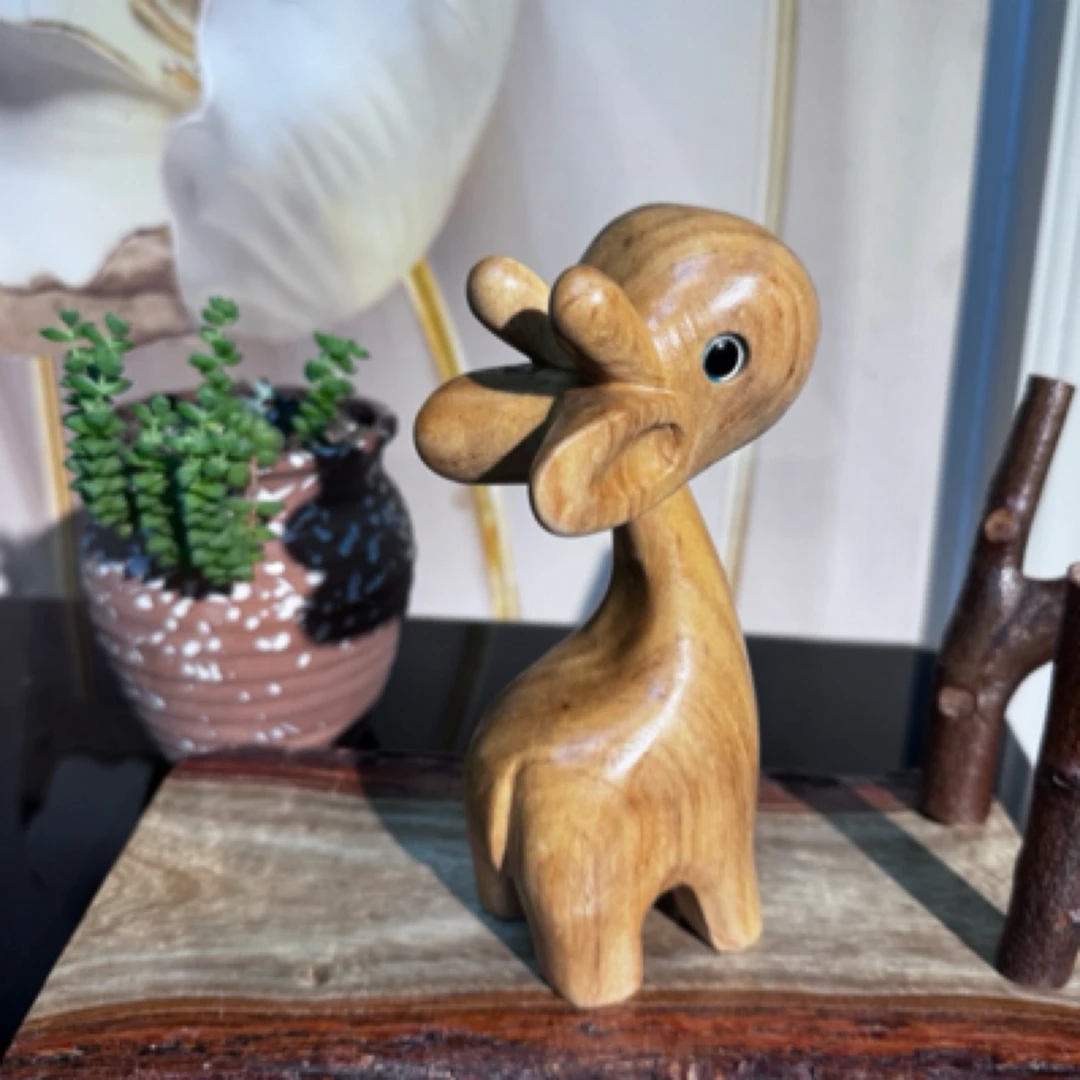 香樟木雕小鹿长颈鹿客厅玄关装饰品防霉防蛀