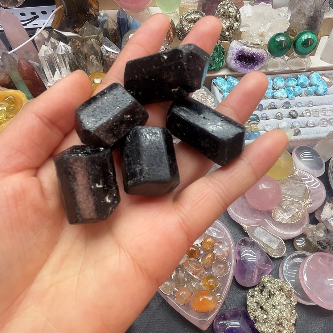 未镶嵌黑碧玺摆件黑色碧玺