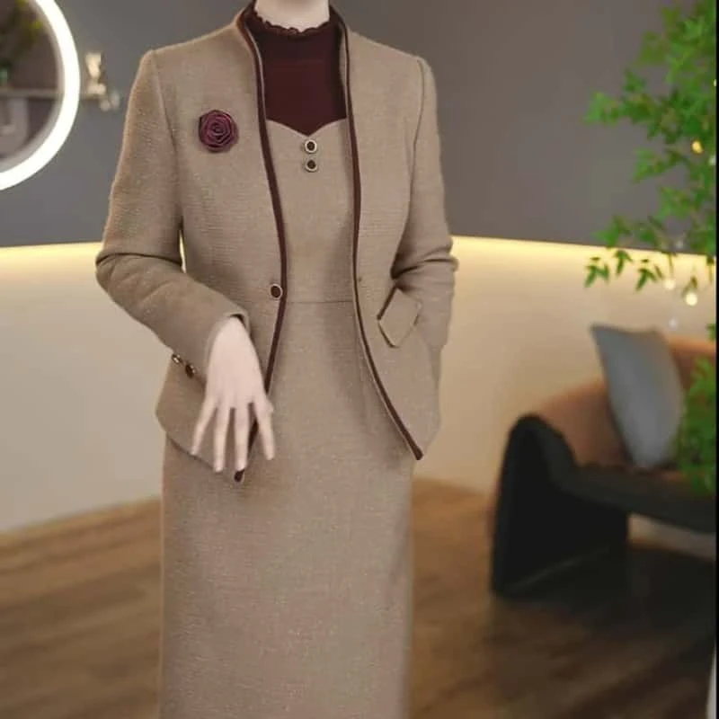 2024冬装新款高档大气加厚时尚气质修身百搭休闲减龄连衣裙两件套