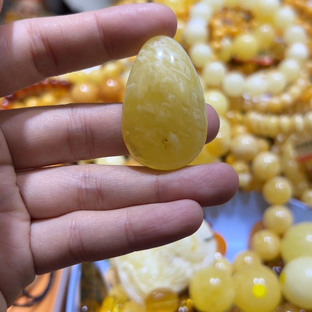 琥珀珠宝奇石未镶嵌