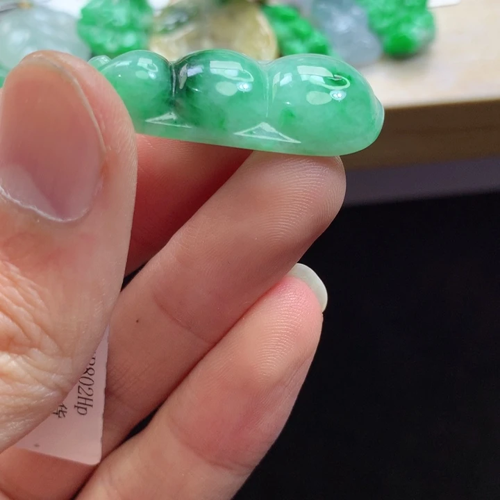 翡翠未镶嵌颈饰吊坠