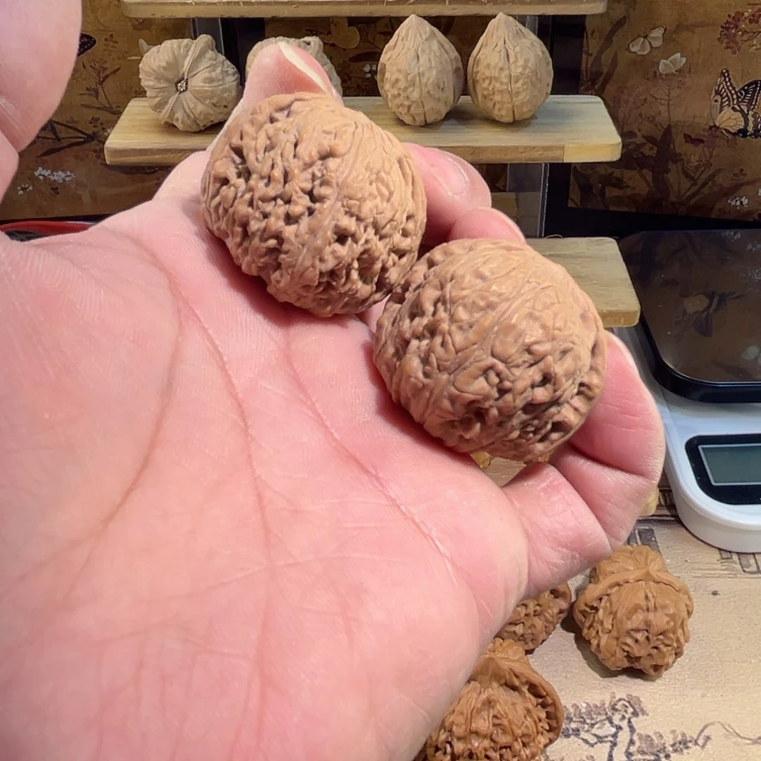 把件文玩核桃泥鳅背。绣球38