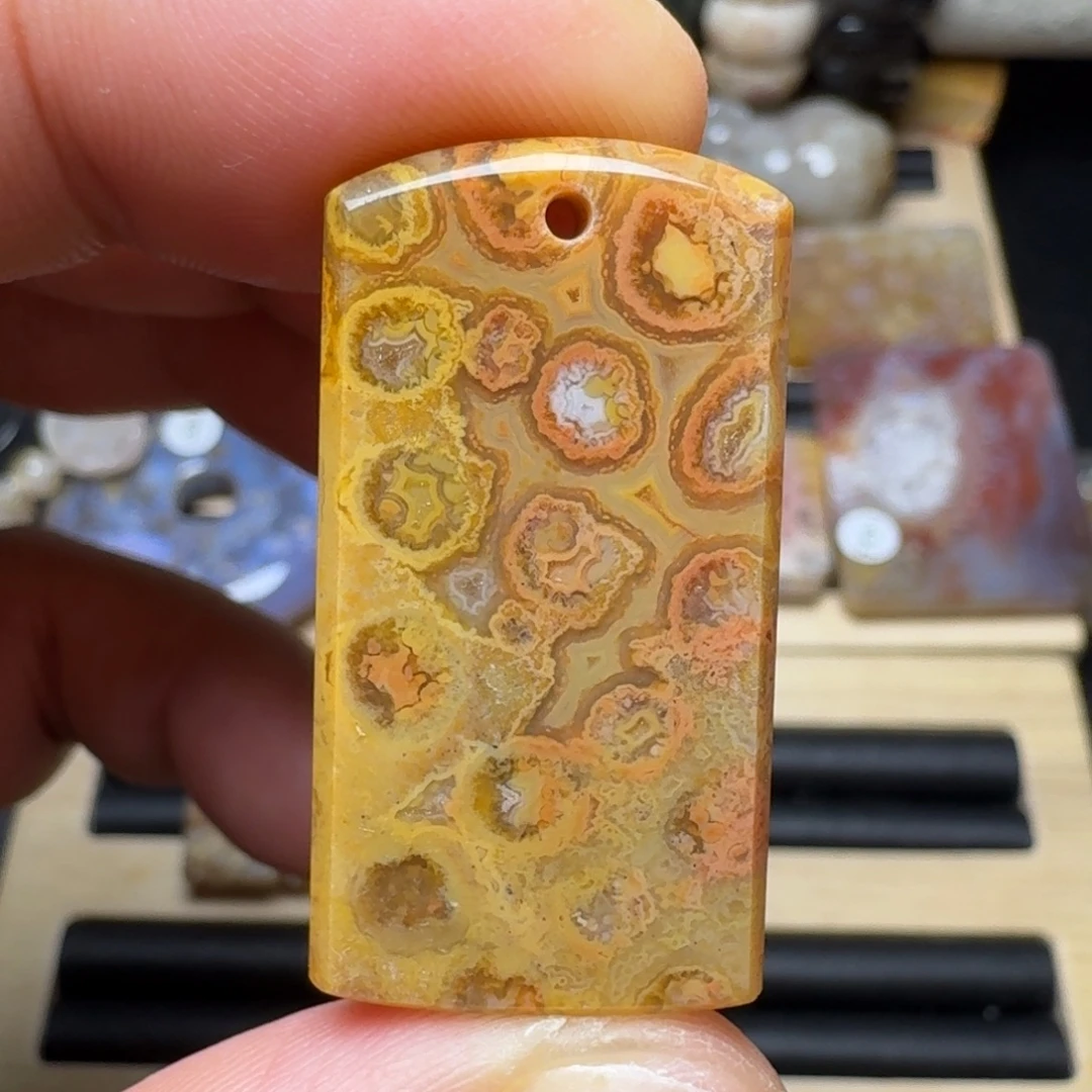 石英质玉未镶嵌纯天然色有机玉石保真色