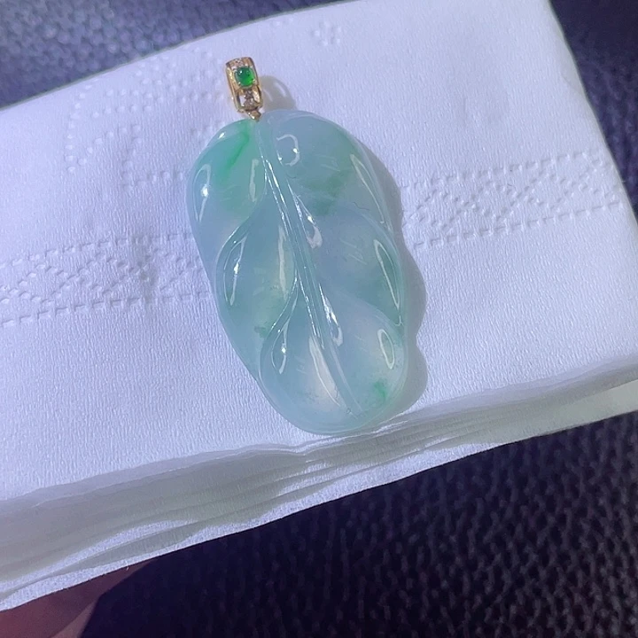 翡翠颈饰18K金镶嵌翡翠