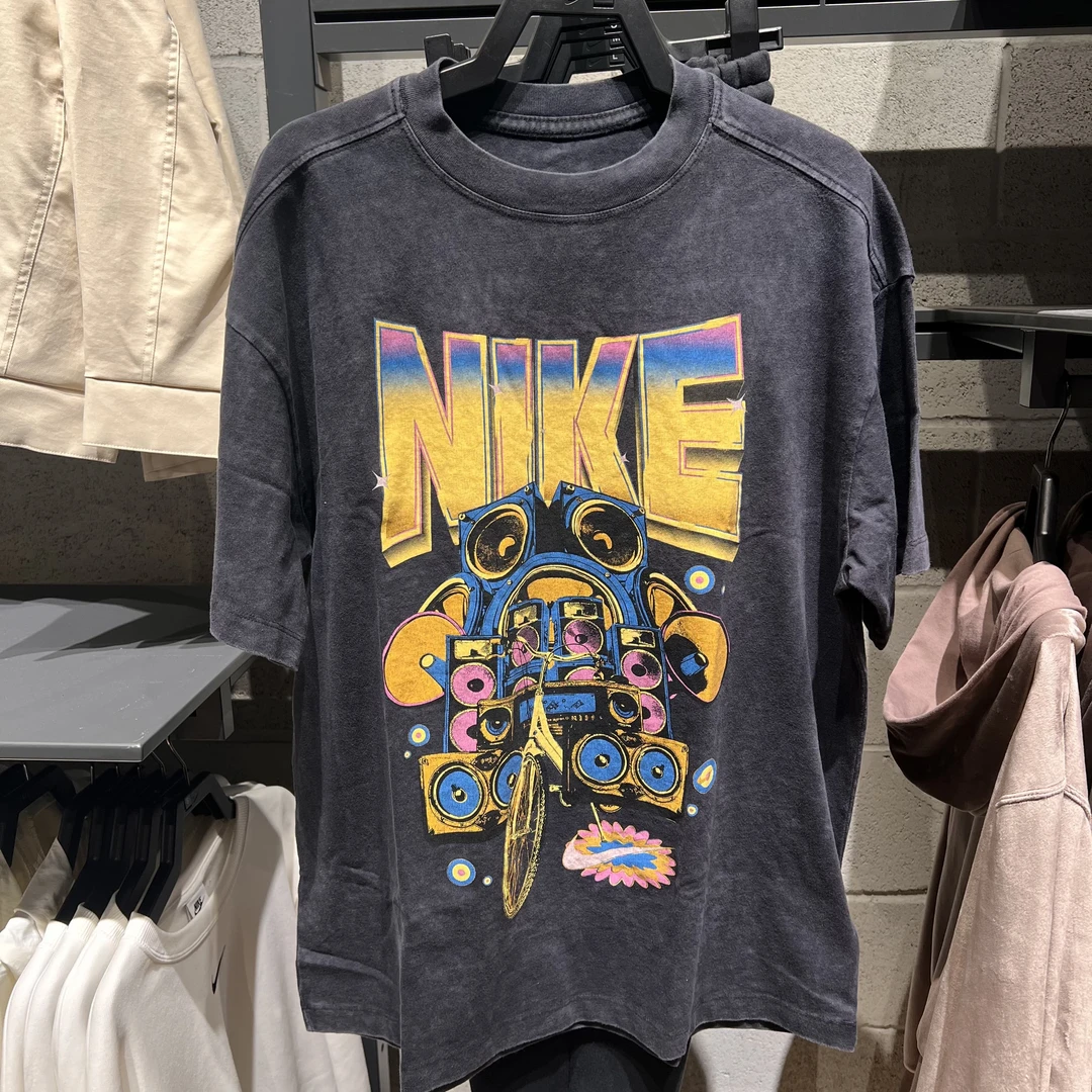 Nike耐克女25夏季新款时尚印花后背logo运动休闲短袖 HF9692-010