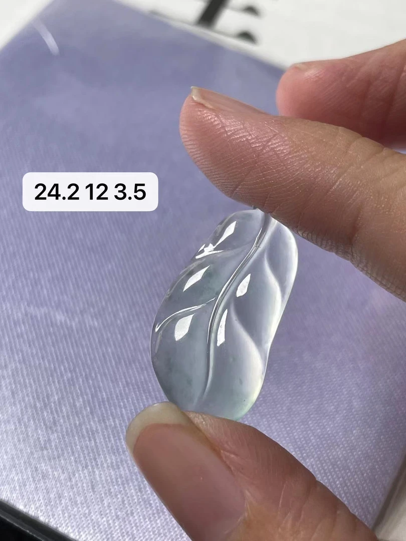 天然a货缅甸翡翠玻璃种随形叶子吊坠