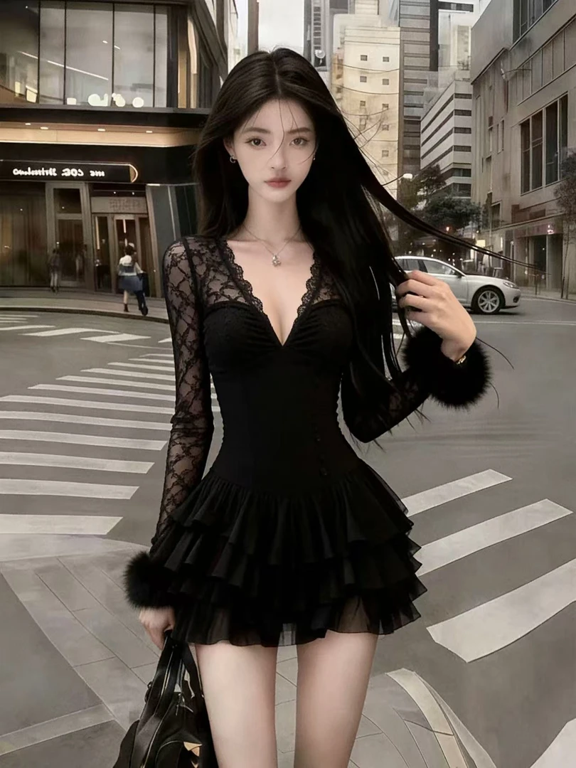 2025秋冬静奢御姐风气质显瘦裙子黑色蕾丝V领长袖修身收腰连衣裙