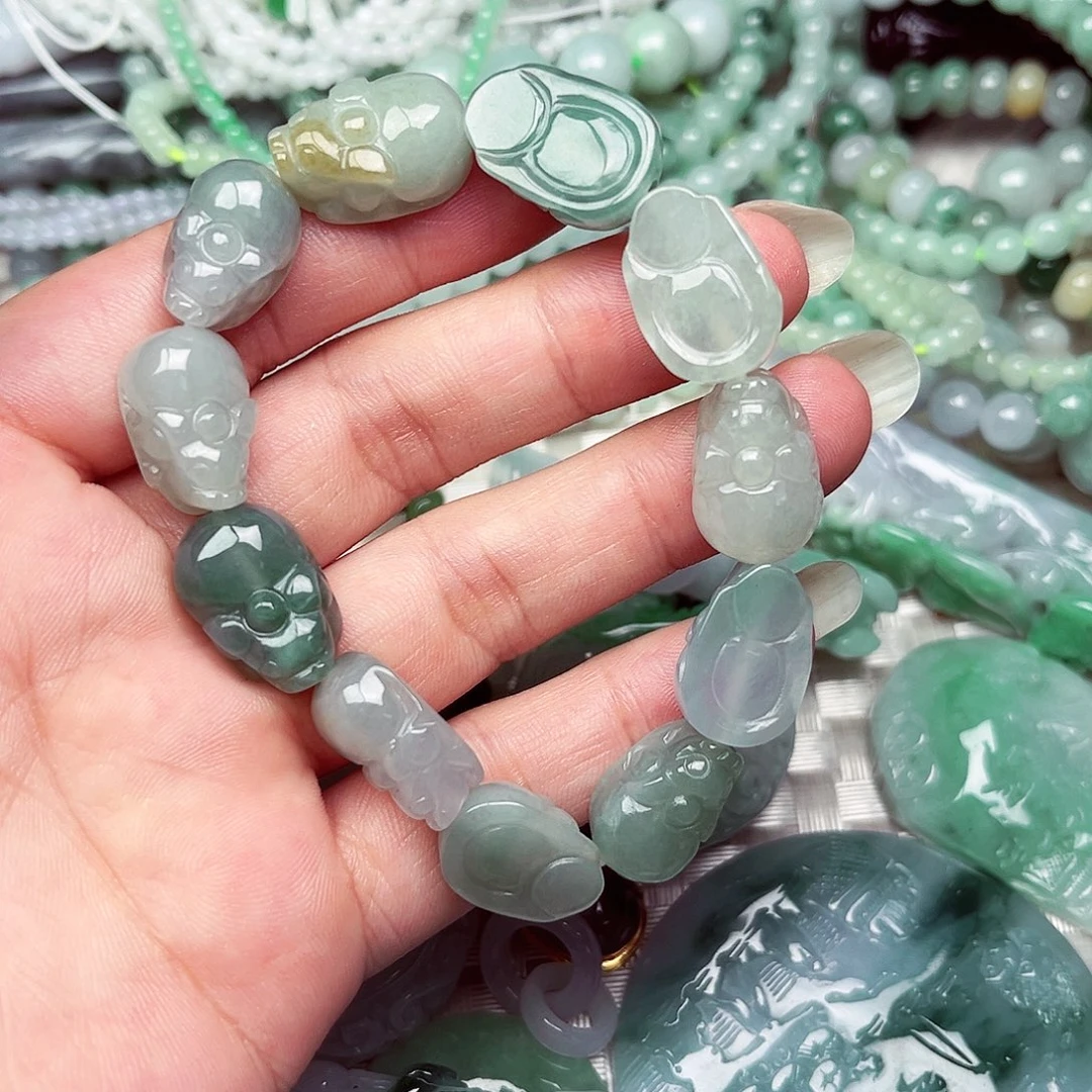 翡翠挂件未镶嵌翡翠