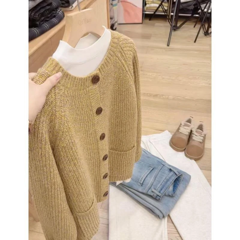 七言家黄桃慵懒风单排扣口袋毛衣6