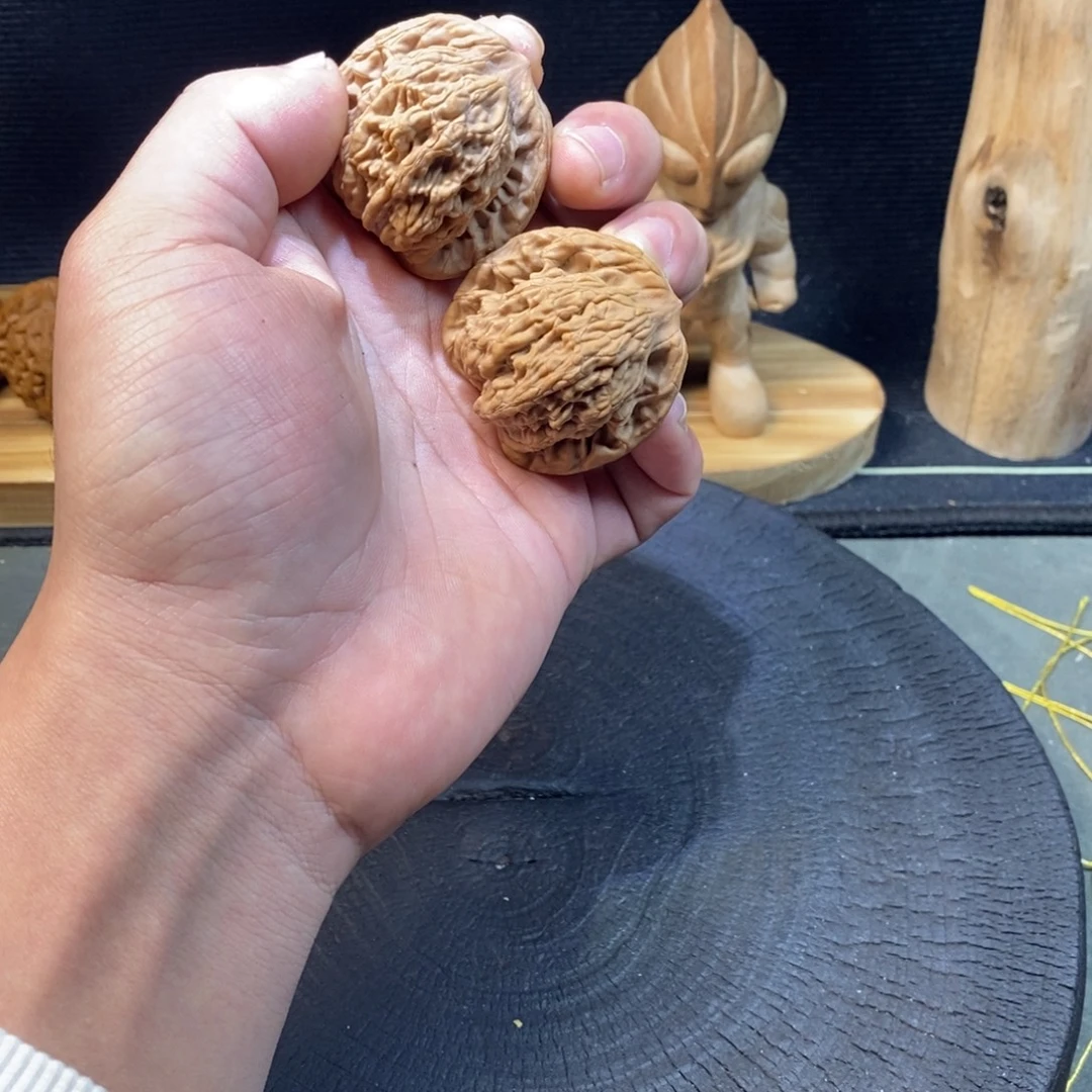 桃核吊坠我是任正星期的人生态度