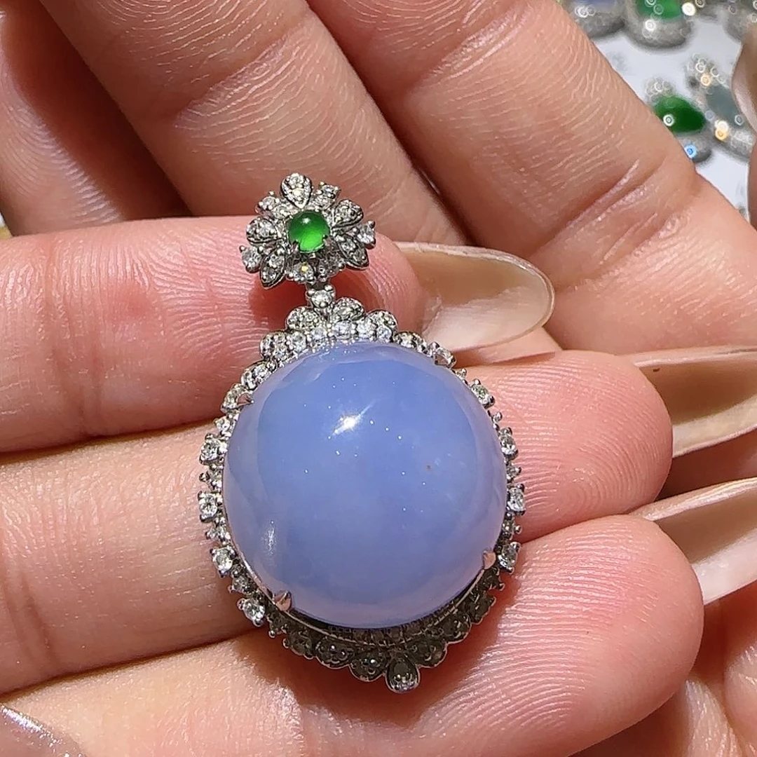 【闪购商品】颈饰18K金镶嵌翡翠天然