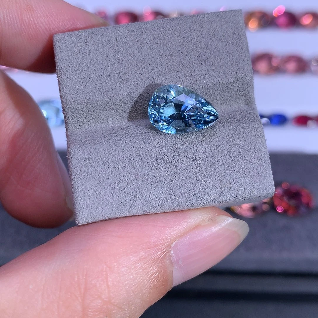海蓝宝石笔搁未镶嵌3.035ct