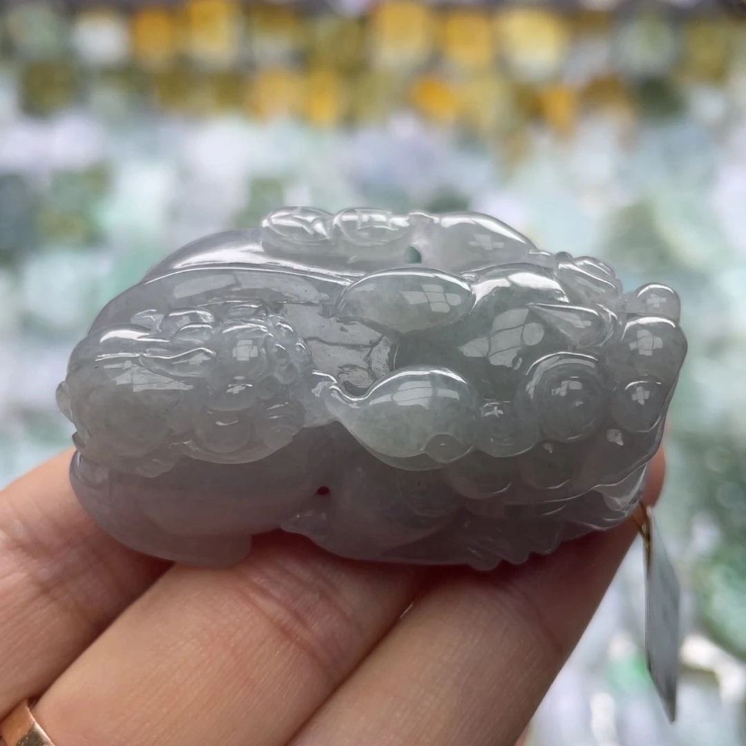 翡翠未镶嵌颈饰貔貅